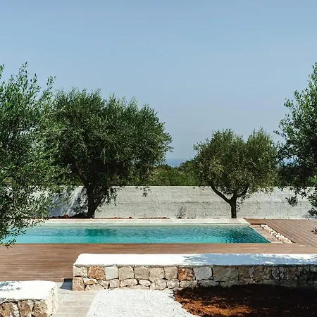 Contemporary With Pool And Sea View In فيلة أوستوني