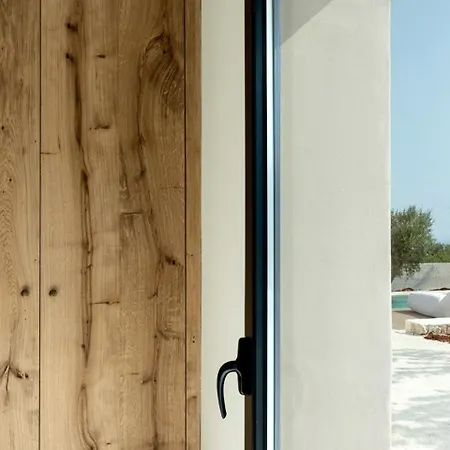 فيلة Contemporary With Pool And Sea View In أوستوني