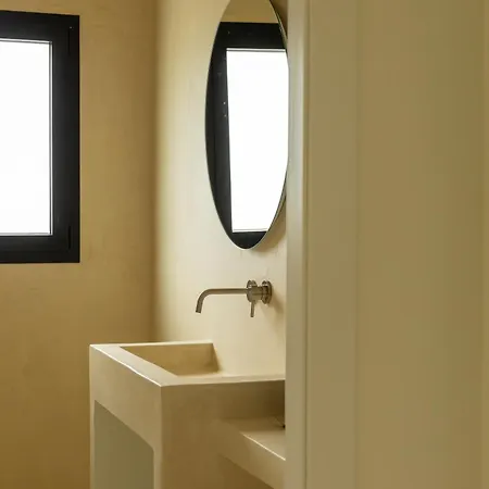 فيلة Contemporary With Pool And Sea View In أوستوني