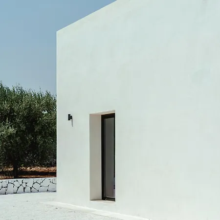Contemporary With Pool And Sea View In