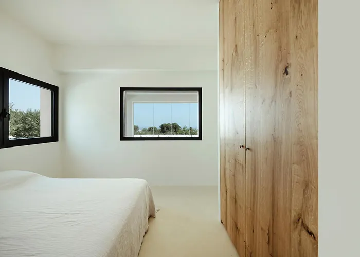Contemporary With Pool And Sea View In 빌라 *