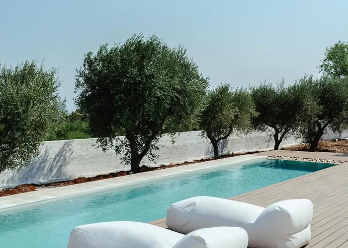 Contemporary With Pool And Sea View In * 오스투니